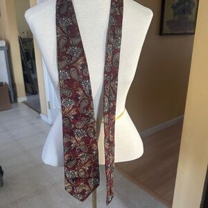 Vintage Men’s Classic Geoffrey Beene Maroon Navy & gold  Paisley Tie